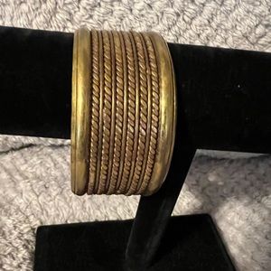 Wide VINTAGE bracelet!!! Super cute must have!!